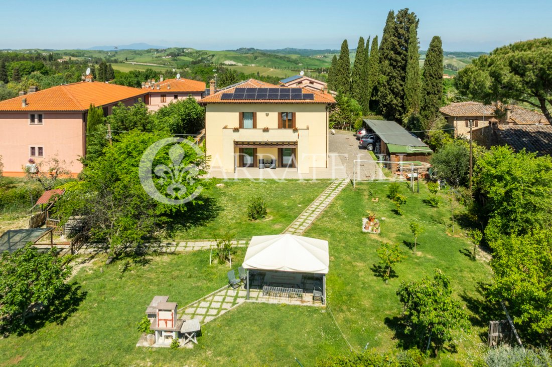 Villa in Gambassi Terme, Tuscany, Italy 1 - 17814024