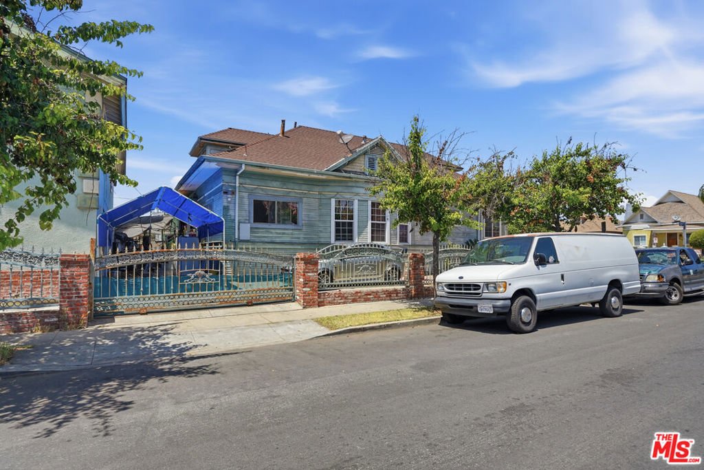 Los Angeles, California, United States 2 - 17812089