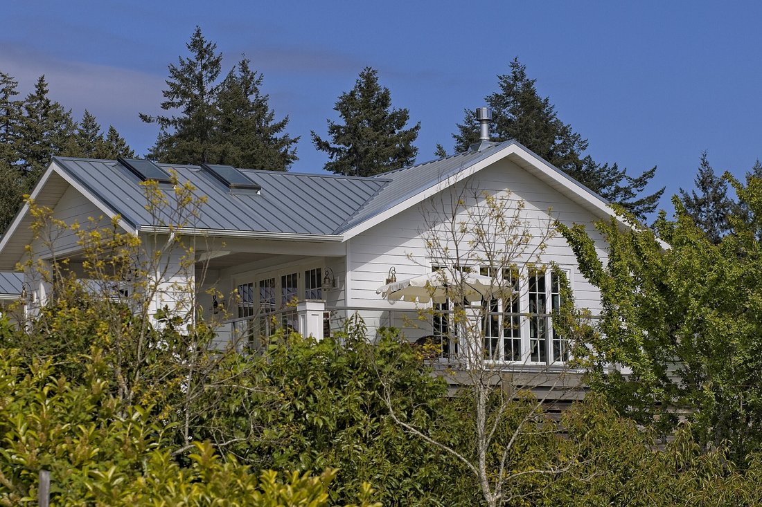 House in Saltspring Island, British Columbia, Canada 2 - 17813985