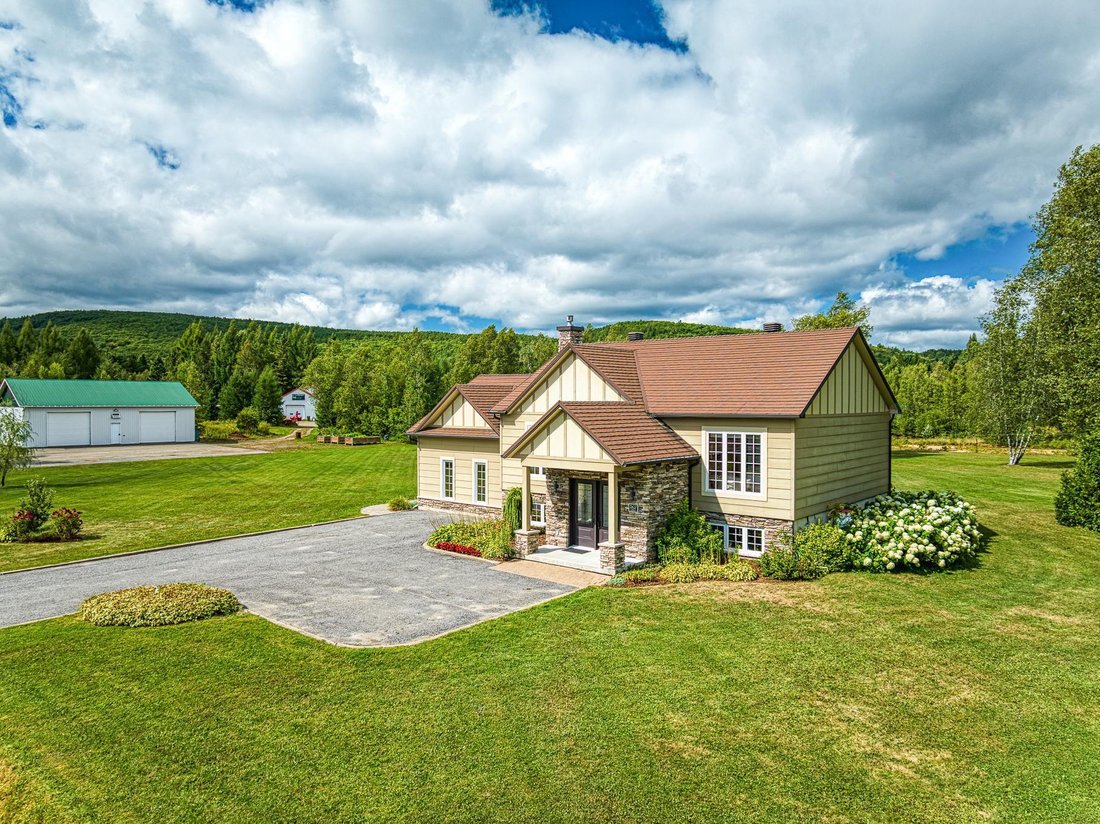 House in Saint-Damien, Quebec, Canada 2 - 16132643