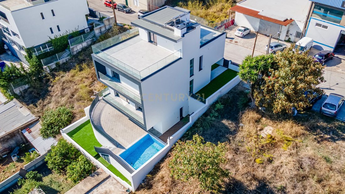 Villa in Ramada e Canecas, Lisbon, Portugal 1 - 16477773