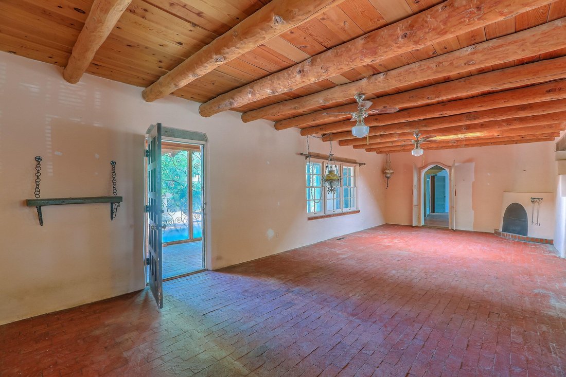 House in Los Ranchos de Albuquerque, New Mexico, United States 3 - 17811683