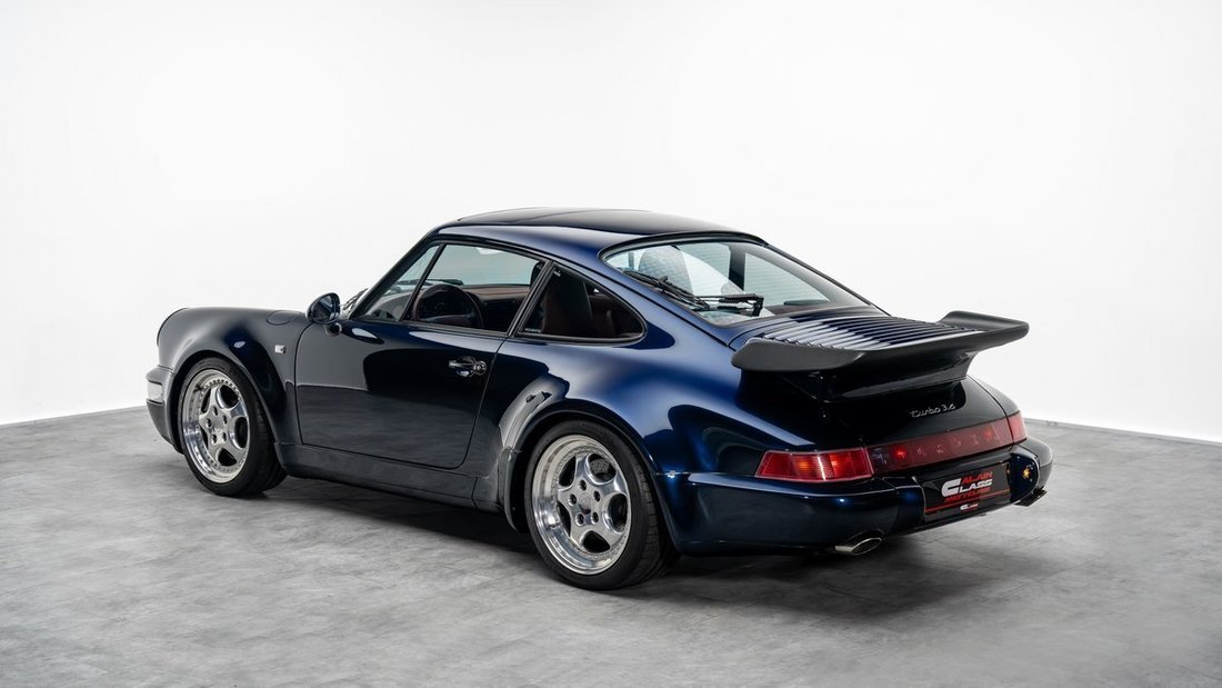 Coupe in Dubai, United Arab Emirates 2 - 17815906