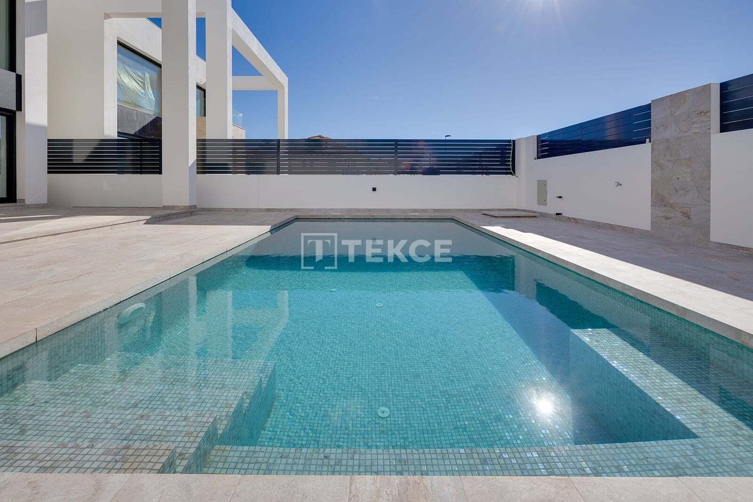 Villa in Torrevieja, Valencian Community, Spain 4 - 17813081