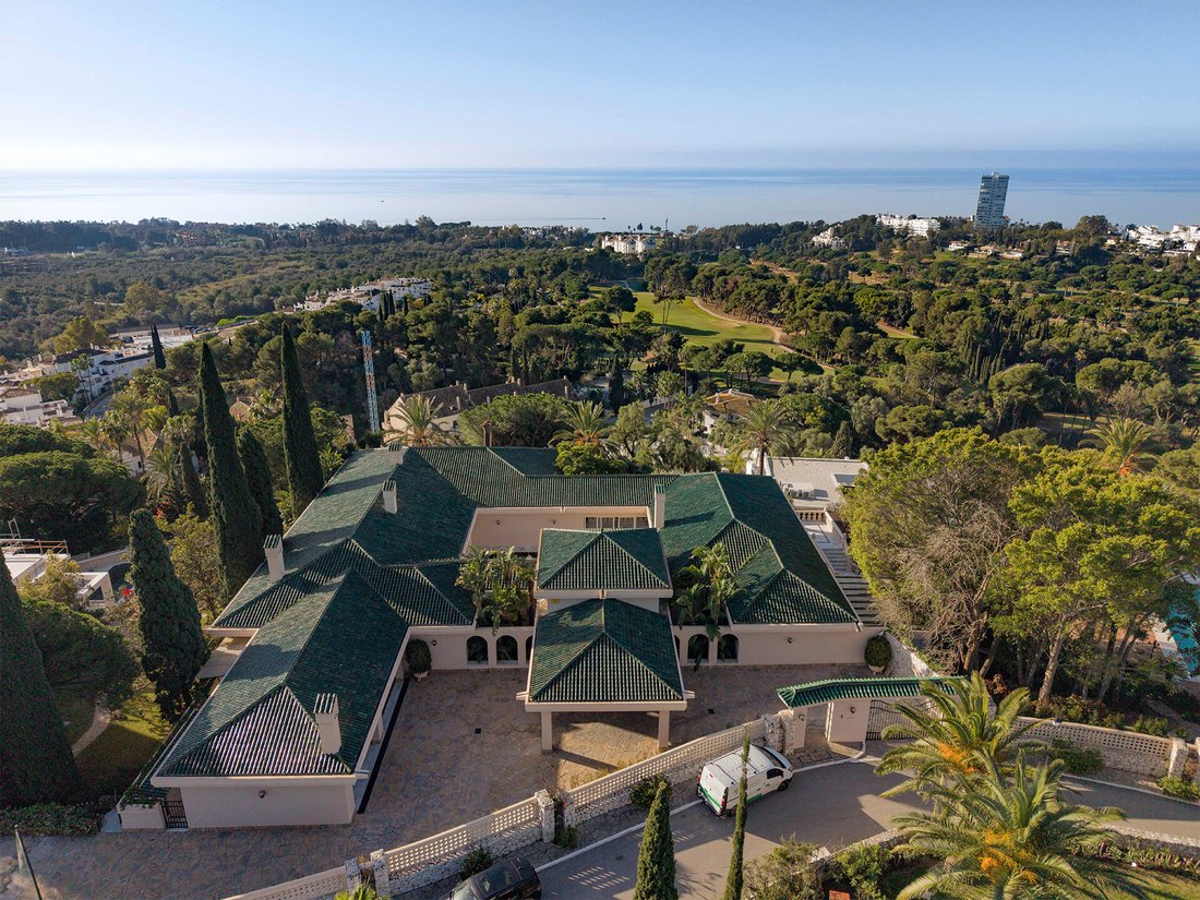 Villa in Rio Real, Marbella, Andalusia 1 - 17813133