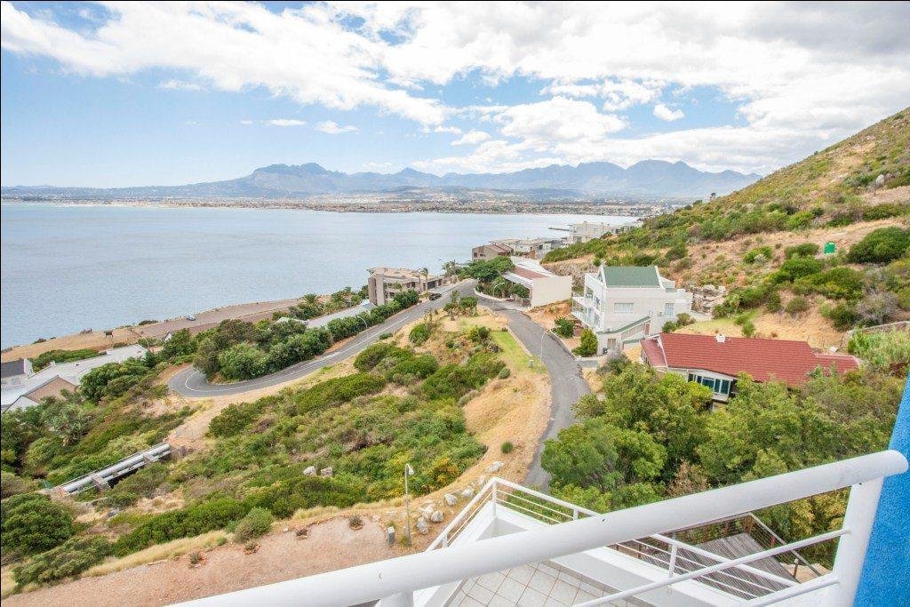 House in Gordon's Bay, Cape Town, Western Cape 4 - 17812408