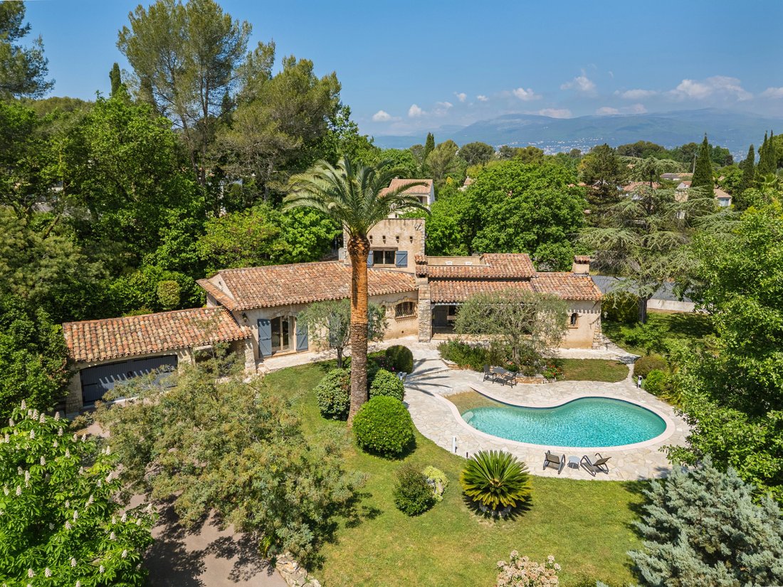 Villa a Mougins, Provenza-Alpi-Costa Azzurra, Francia 1 - 17810633