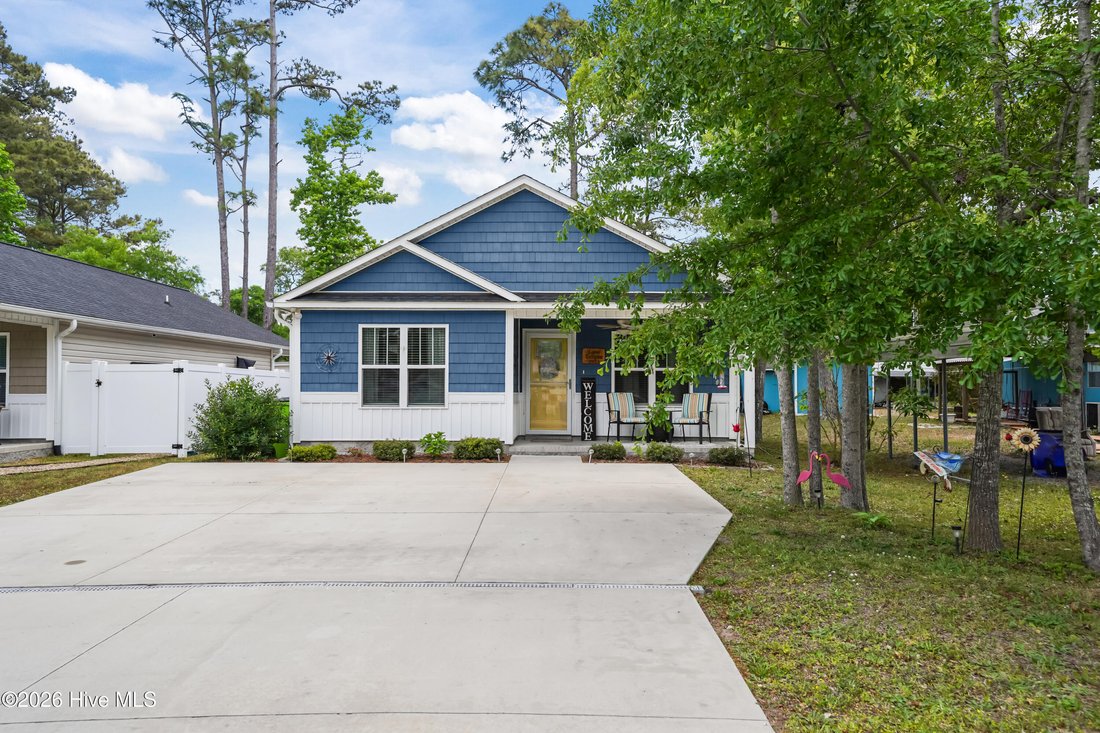 House in Oak Island, North Carolina, United States 3 - 17813075