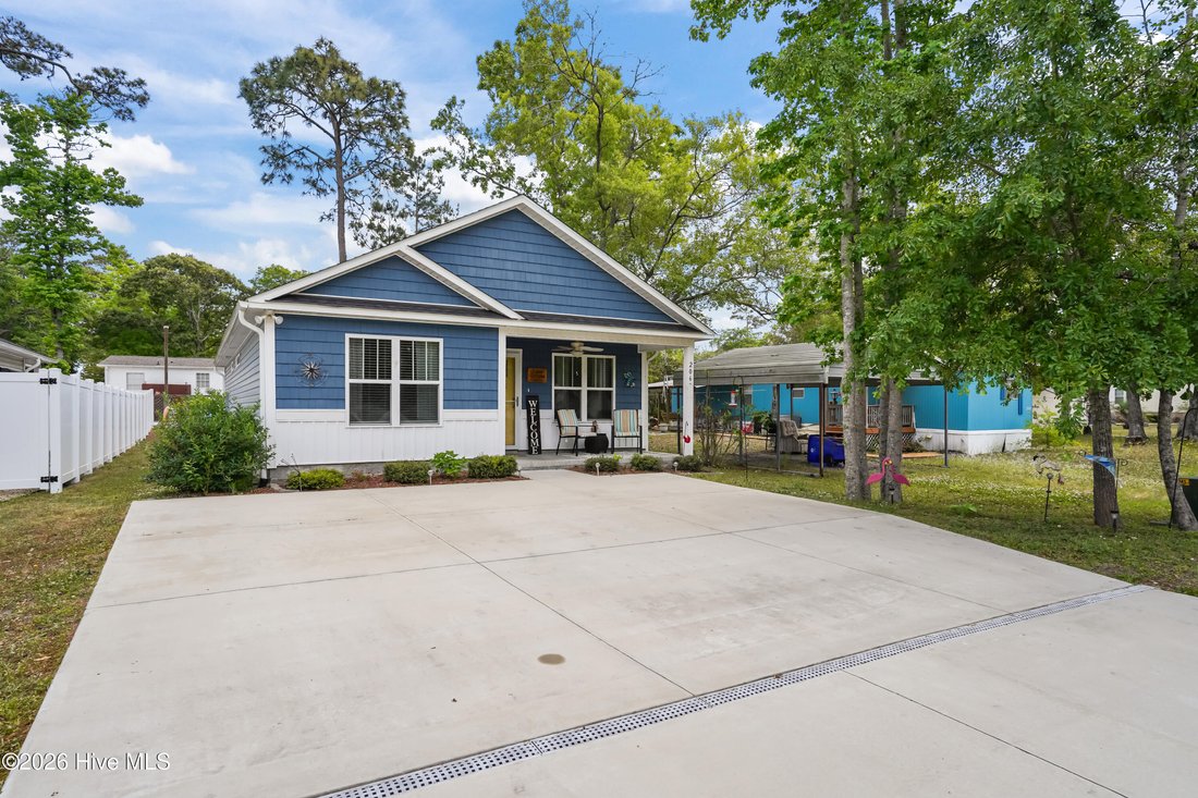 House in Oak Island, North Carolina, United States 4 - 17813075