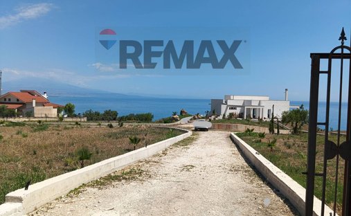 Villa in Augusta, Sicily, Italy 1