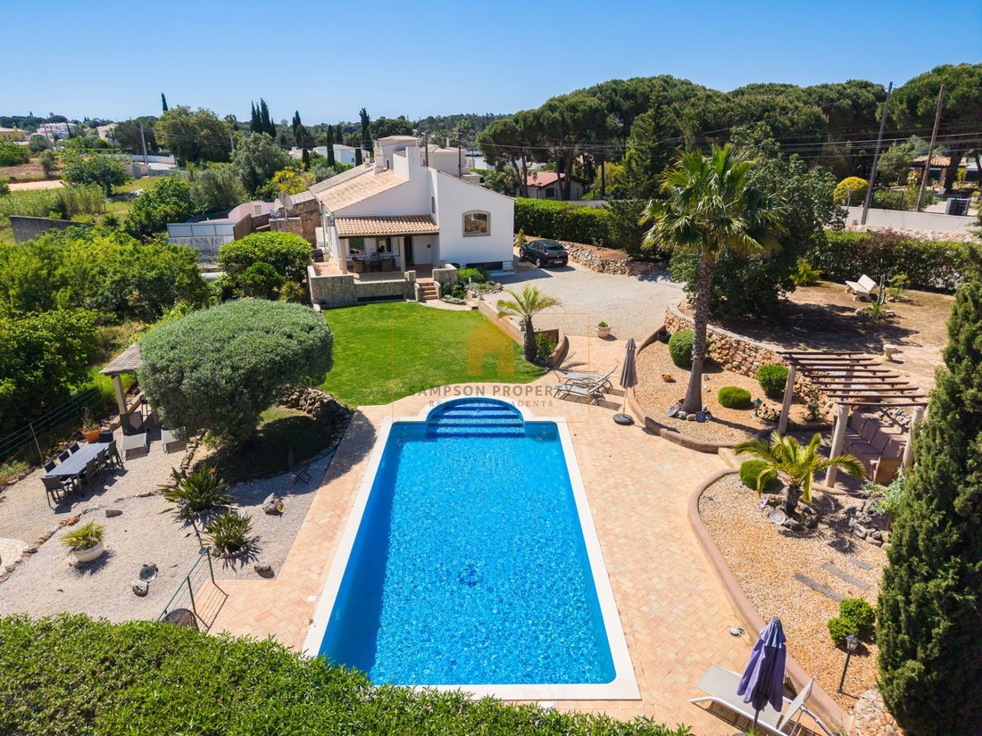 House in Lagoa e Carvoeiro, Algarve, Portugal 1 - 17812819