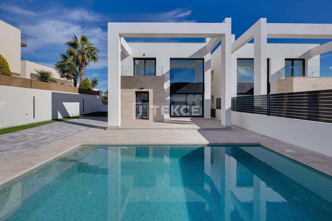 Villa in Torrevieja, Valencian Community, Spain 1 - 17813081