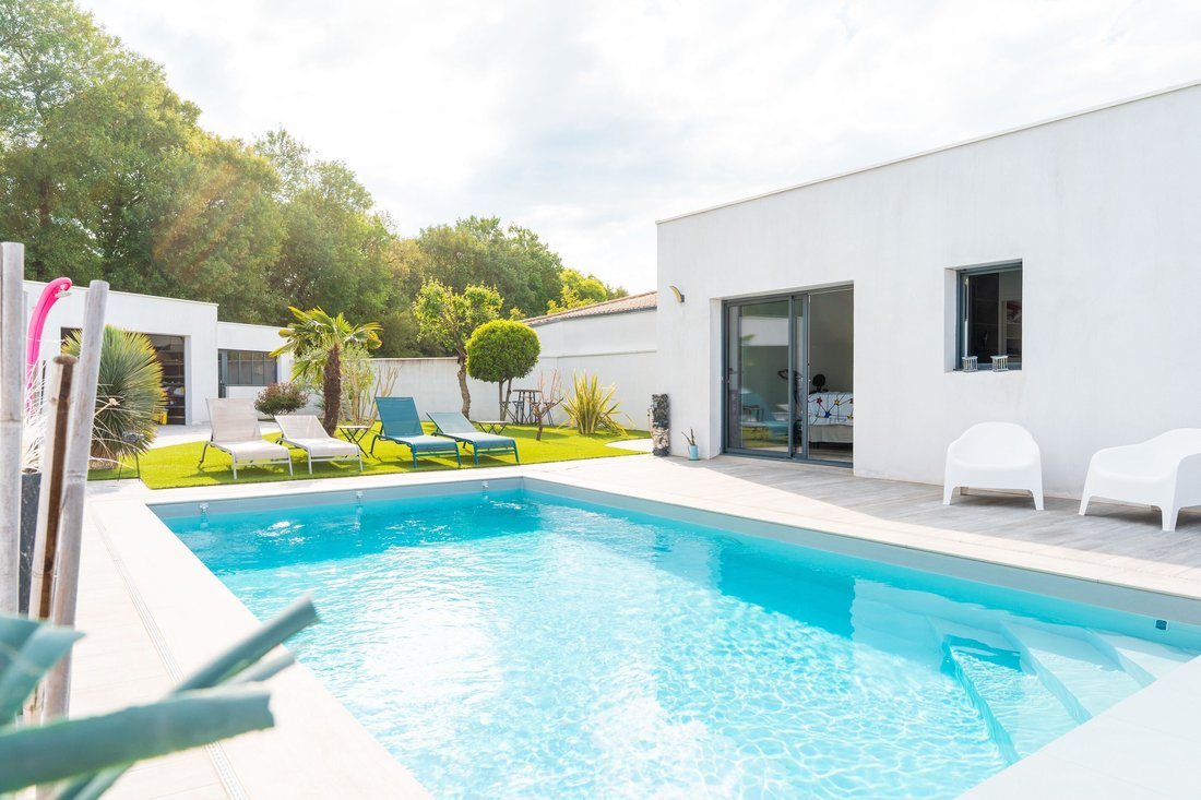 House in Bourg, Aytre, France 1 - 16381363