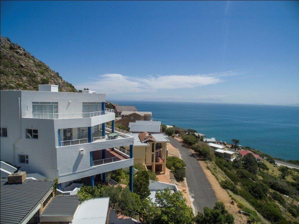 House in Gordon's Bay, Cape Town, Western Cape 2 - 17812408