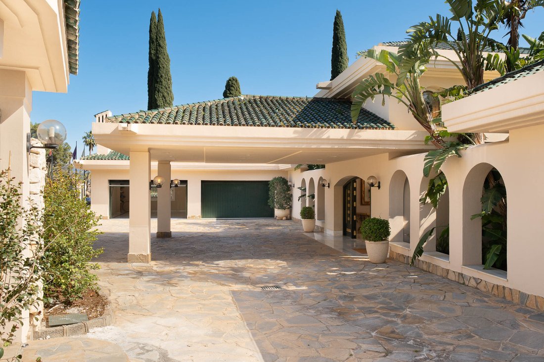 Villa in Rio Real, Marbella, Andalusia 4 - 17813133