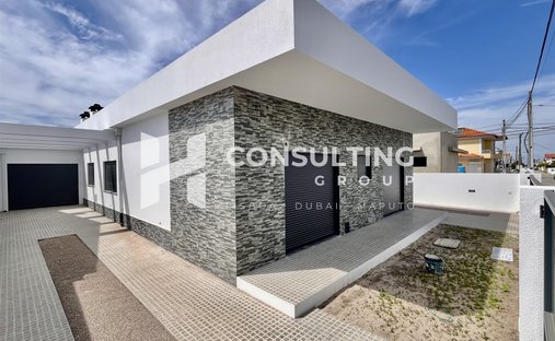 House in Fernao Ferro, Setubal, Portugal 1