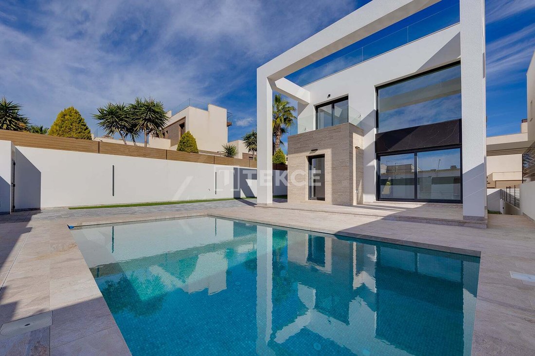 Villa in Torrevieja, Valencian Community, Spain 3 - 17813081