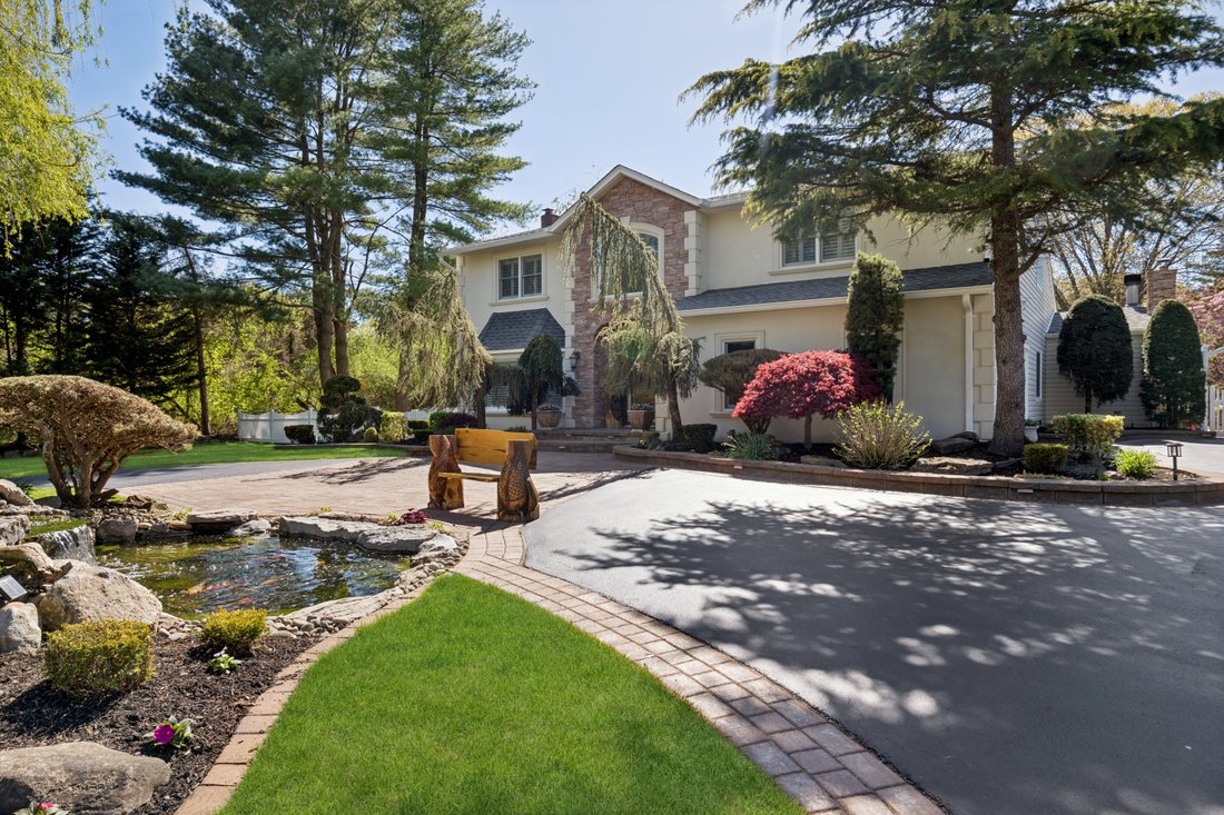House in Laurel Hollow, New York, United States 2 - 17811004