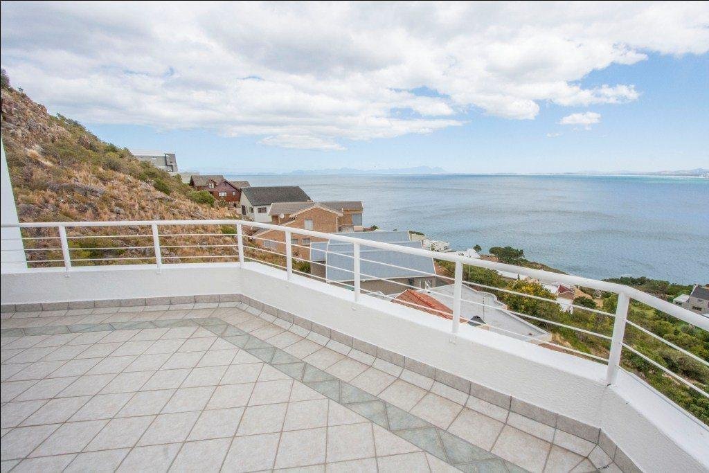 House in Gordon's Bay, Cape Town, Western Cape 3 - 17812408