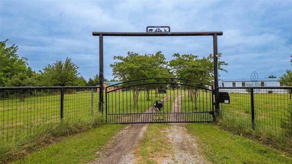 House in Celeste, Texas, United States 2 - 17813875