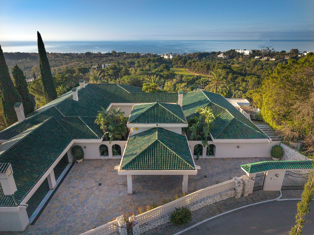 Villa in Rio Real, Marbella, Andalusia 2 - 17813133