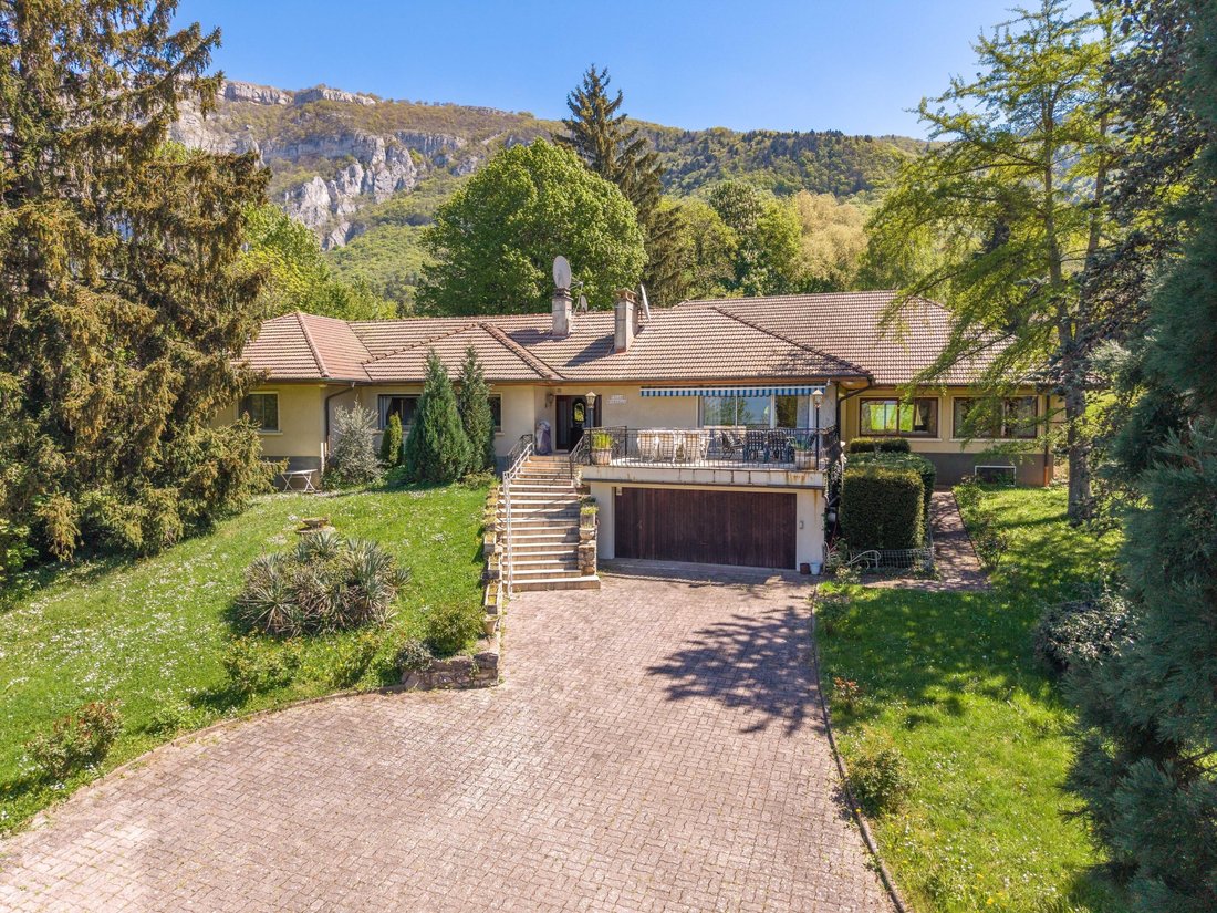 House in Archamps, Auvergne-Rhône-Alpes, France 2 - 17814510