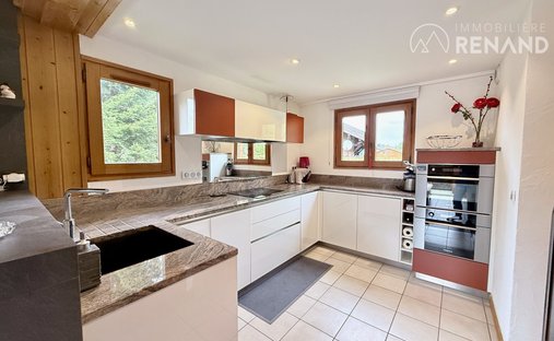Chalet in Arâches-la-Frasse, Auvergne-Rhône-Alpes, France 1