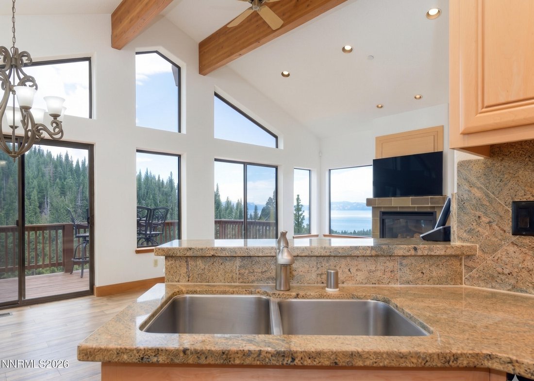 Condo in Incline Village, Nevada, United States 4 - 17389917