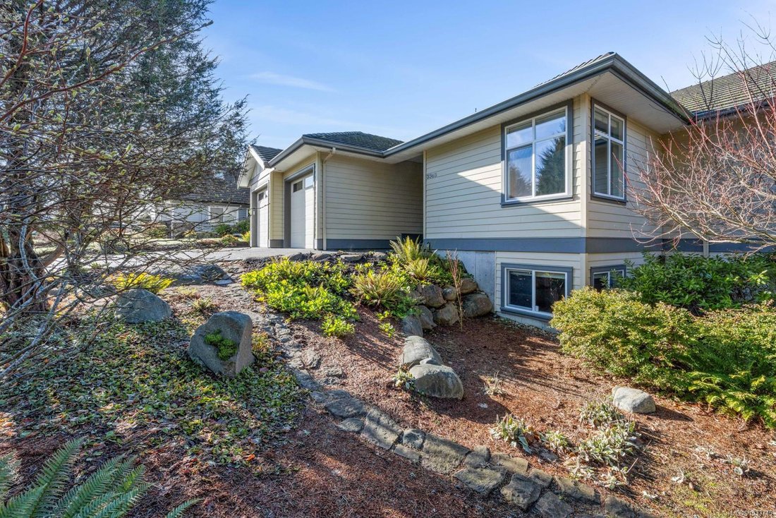 House in Courtenay, British Columbia, Canada 5 - 17814354