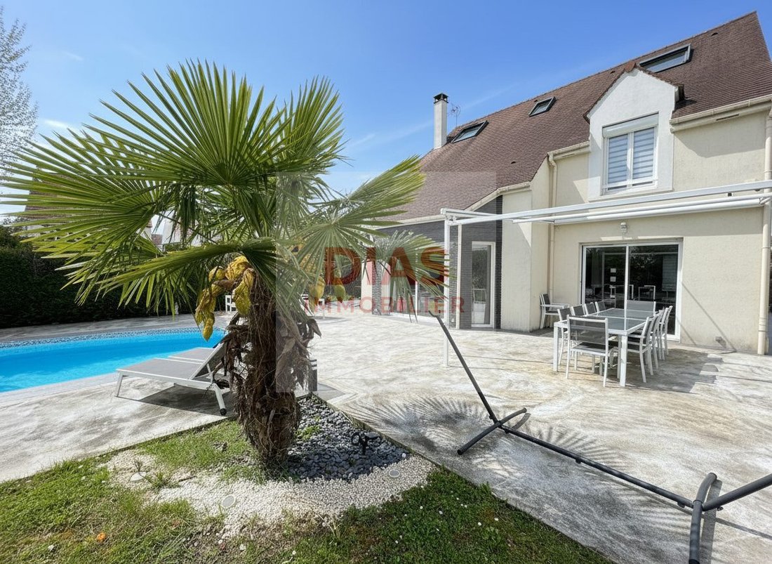 House in La Queue-en-Brie, Ile-de-France, France 1 - 17815521
