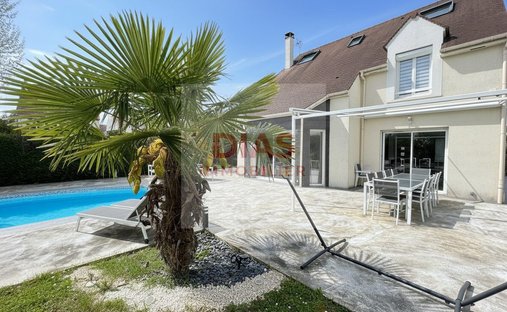House in La Queue-en-Brie, Ile-de-France, France 1