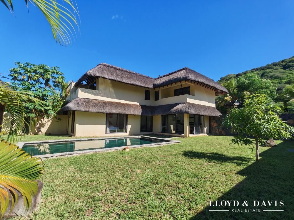 Villa in Riviere Noire, Rivière Noire District, Mauritius 1 - 17815770