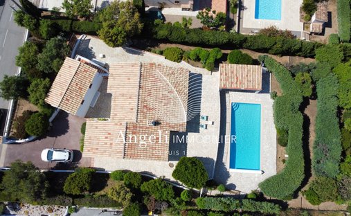 Villa in Frejus, Provence-Alpes-Côte d'Azur, France 1
