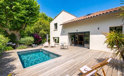 Townhouse in Le Tholonet, Provence-Alpes-Côte d'Azur, France 1