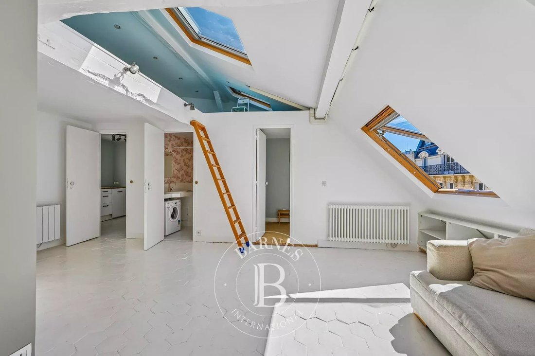 Apartment in Saint Placide, Paris 6e Arrondissement, Paris 2 - 17810584