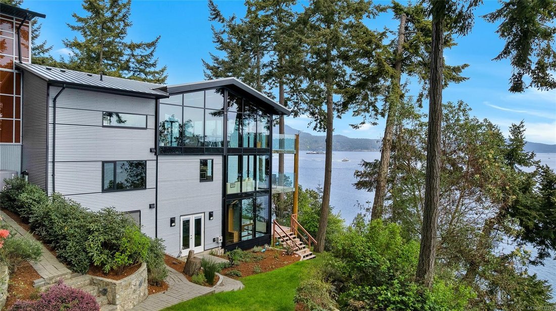 House in North Saanich, British Columbia, Canada 2 - 17814370