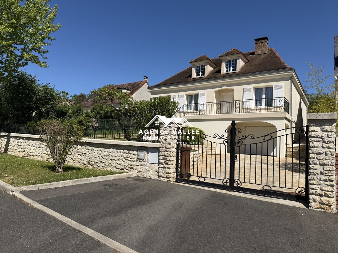 House in Saint-Pierre-du-Perray, Ile-de-France, France 1 - 17815632