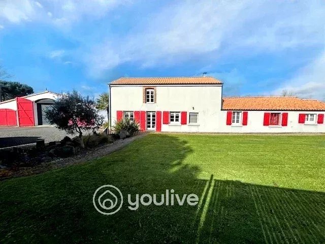 Estate in Commequiers, Pays de la Loire, France 2 - 16608147