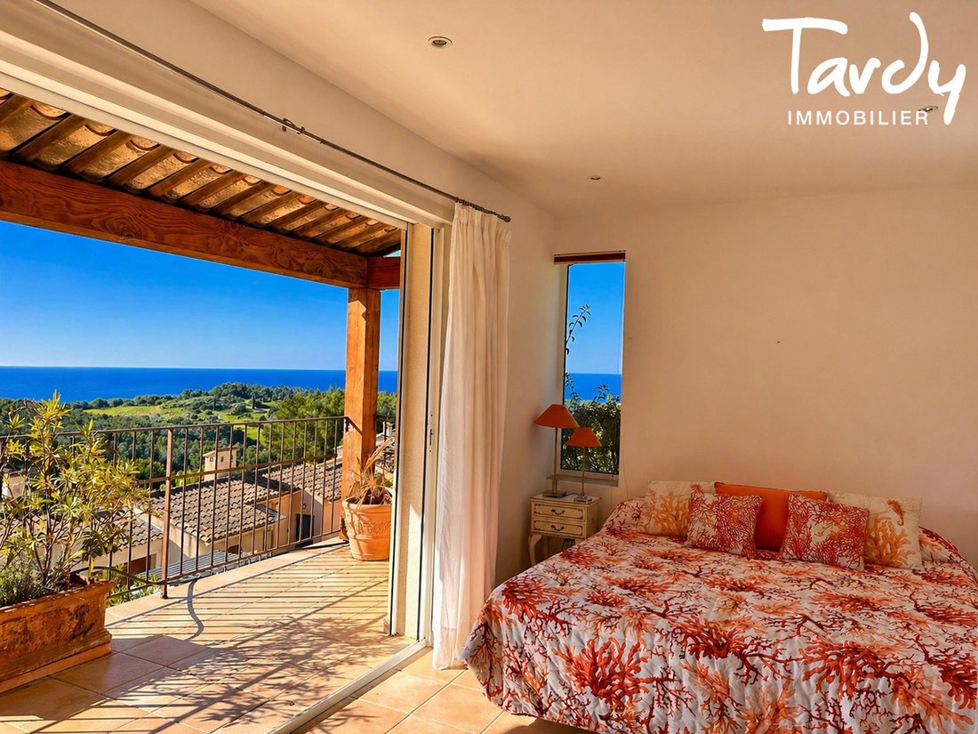 Villa in Saint-Cyr-sur-Mer, Provence-Alpes-Côte d'Azur, France 4 - 17812846