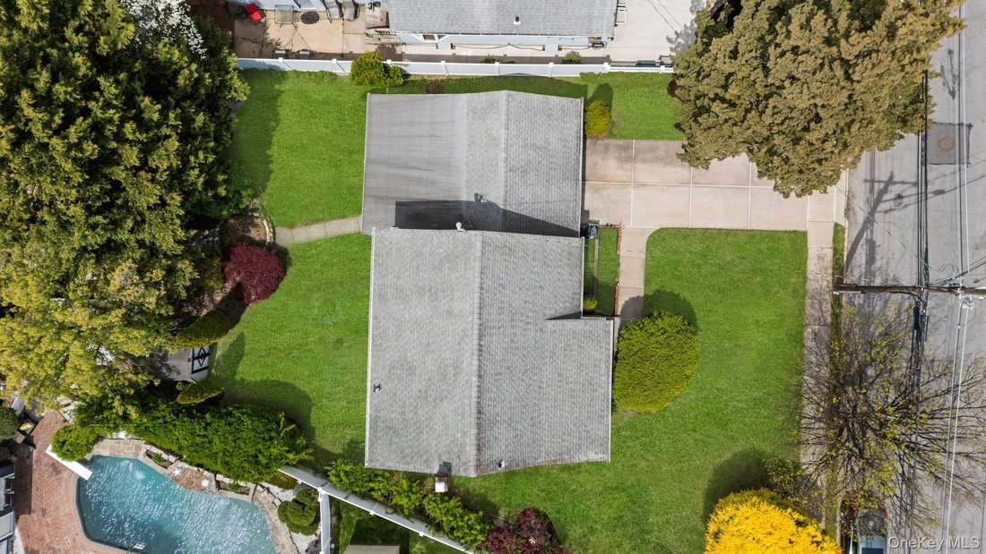 House in East Meadow, New York, United States 4 - 17811162