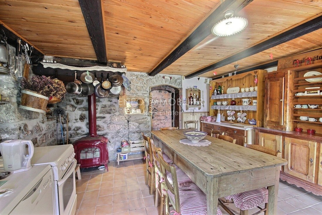Chalet in Bourg-Saint-Maurice, Auvergne-Rhône-Alpes, France 1 - 17815756