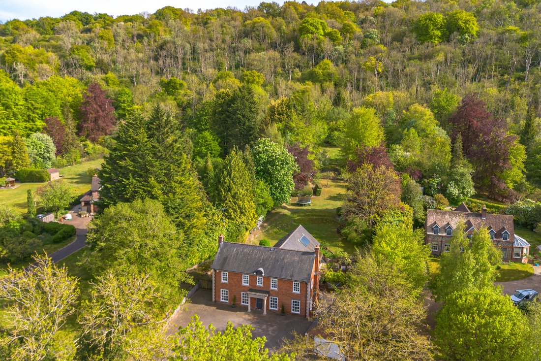 House in Wendover, England 2 - 17486563
