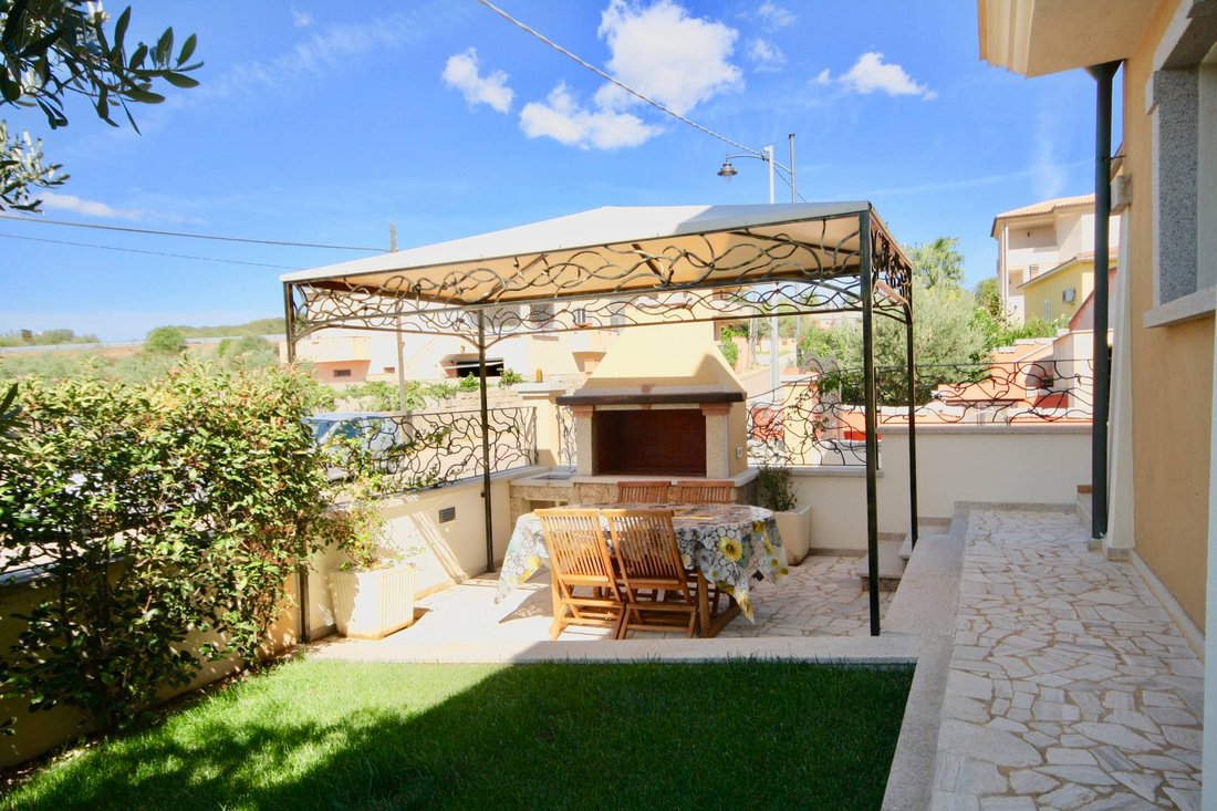 Villa in Aldo Moro Avenue, Olbia, Italy 2 - 17815296