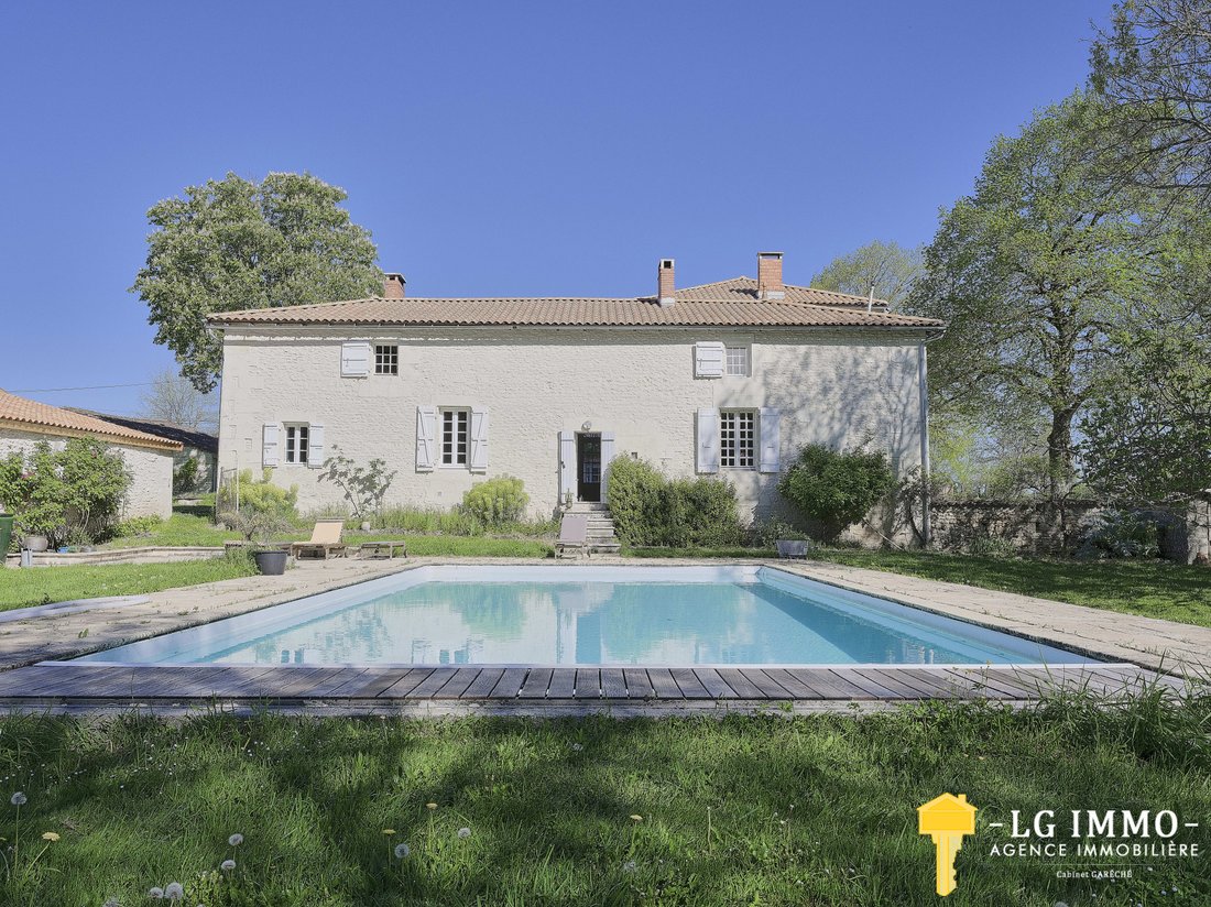 House in Saint-Fort-sur-Gironde, Nouvelle-Aquitaine, France 2 - 17813148