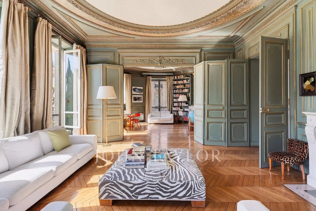 Apartment in Triangle d'Or, Paris 8e Arrondissement, Paris 4 - 17694912