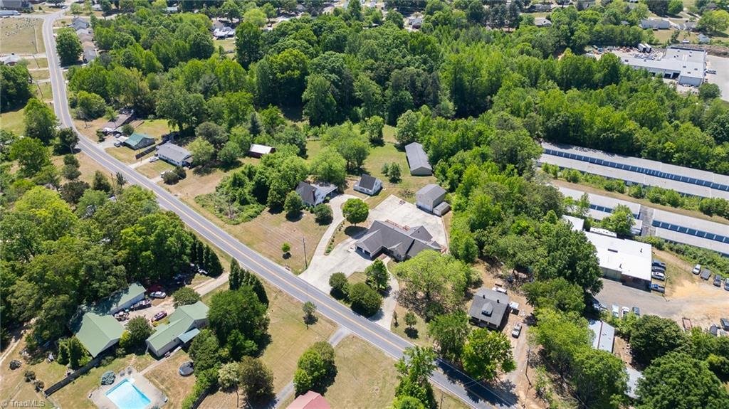 Thomasville, North Carolina, United States 3 - 17811782
