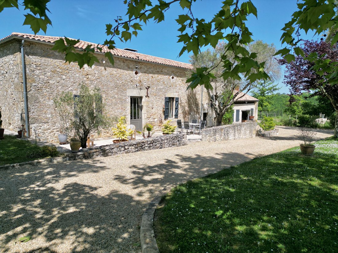 Villa in Gensac, Nouvelle-Aquitaine, France 1 - 17813210