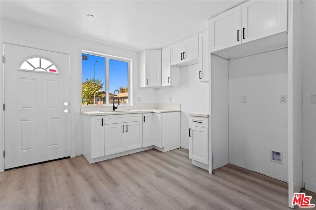 Los Angeles, California, United States 5 - 17812057