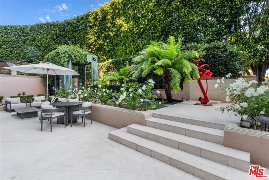 Condo in Los Angeles, California, United States 3 - 17812070
