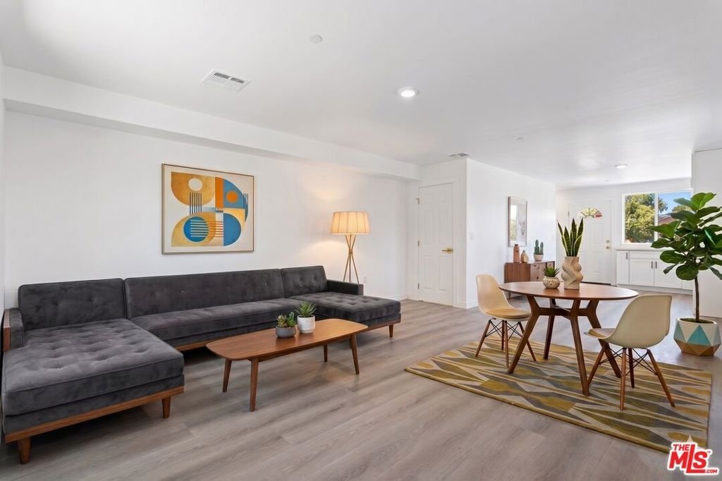 Los Angeles, California, United States 2 - 17812057
